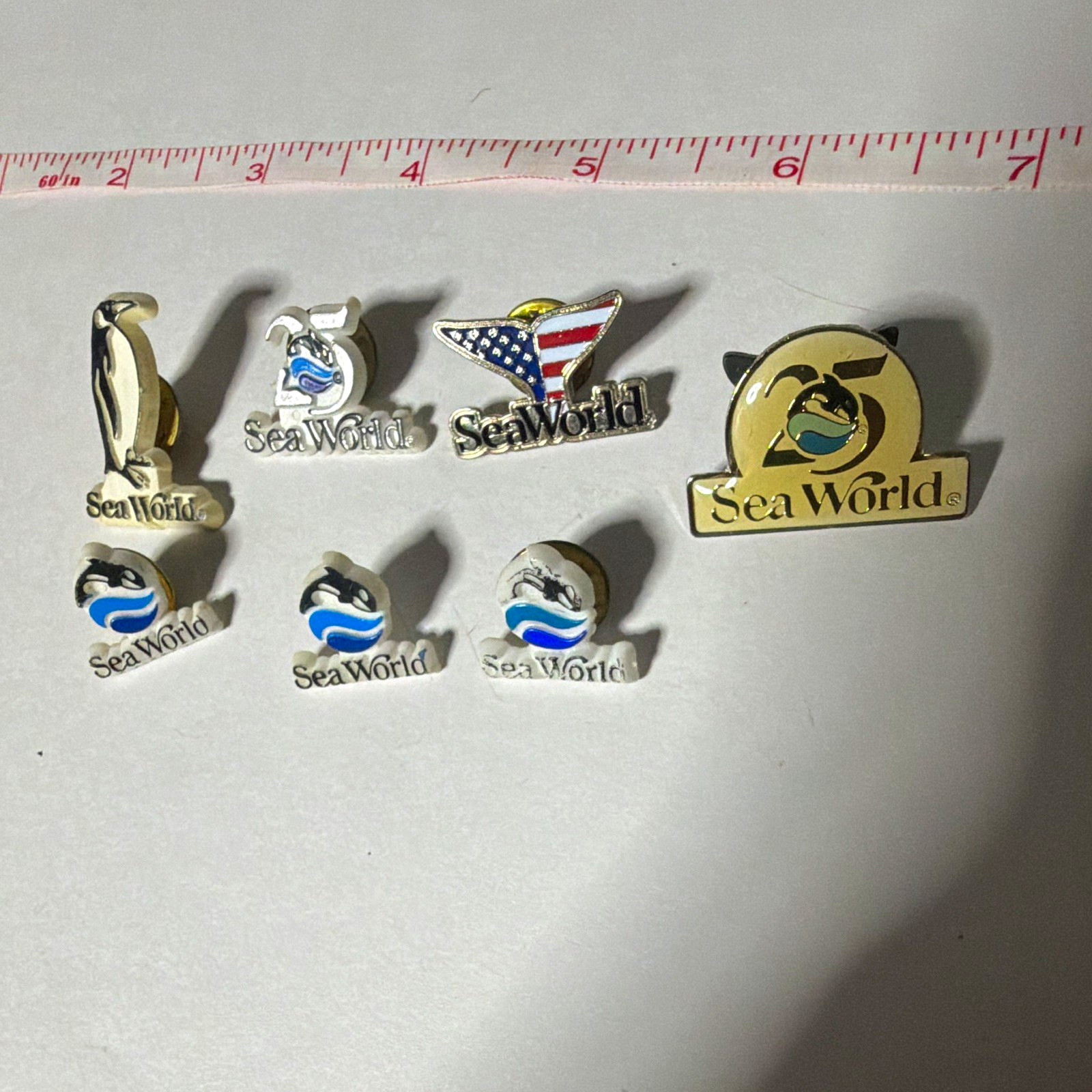 Vintage SeaWorld Lot of 7 Souvenir Pinbacks Pins Amusement Parks Theme