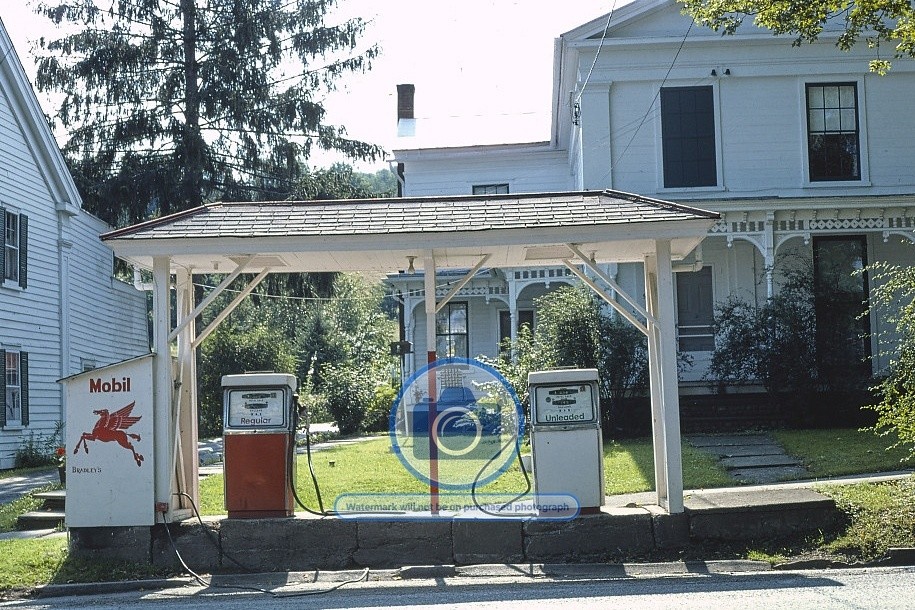 BRADLEY\'S MOBIL GAS STATION MAIN STREET FRANKLIN NEW YORK 1976 4X6 PHOTO