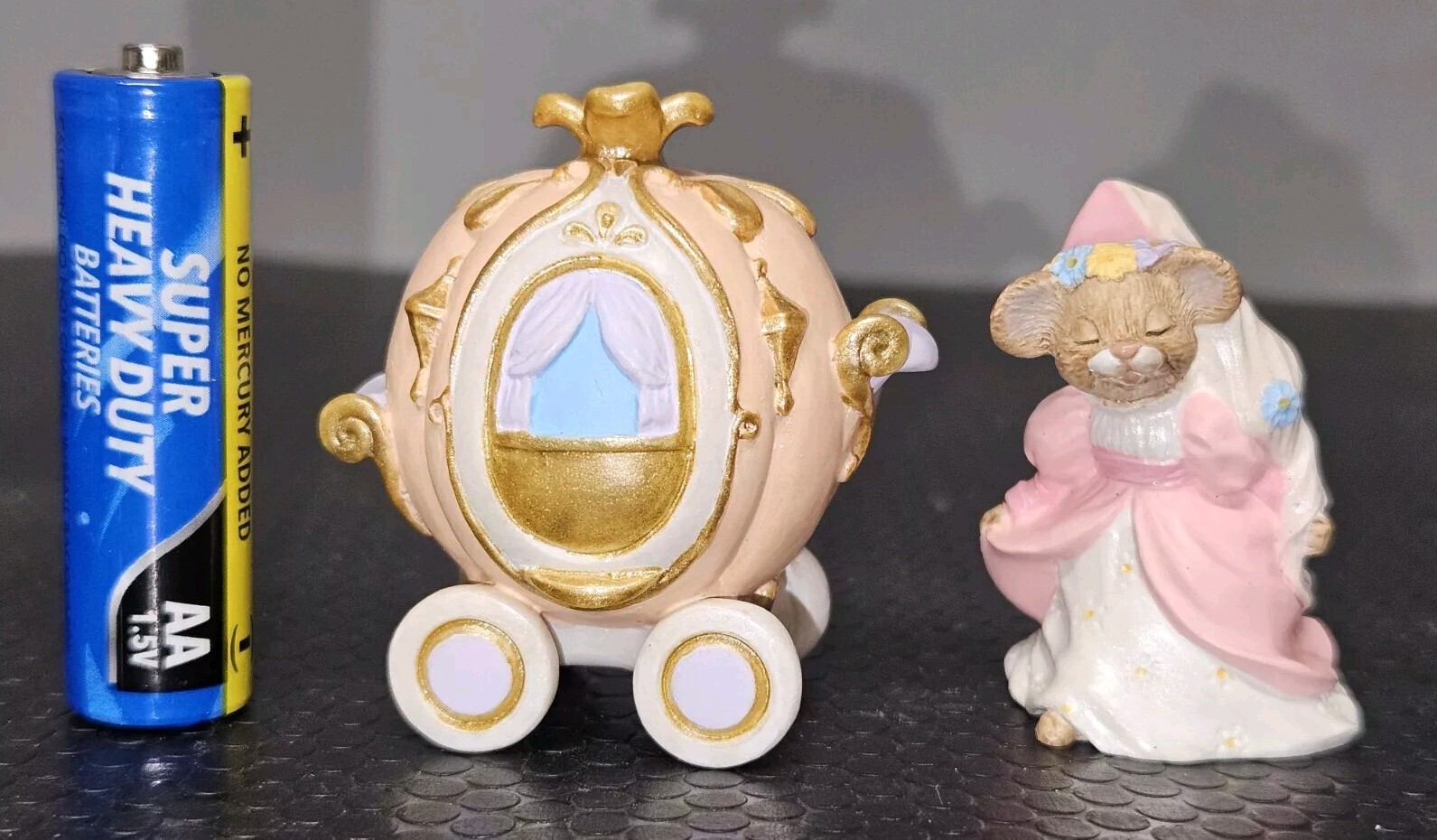 Vintage 1994 Hallmark Merry Miniatures Pricess And Carriage