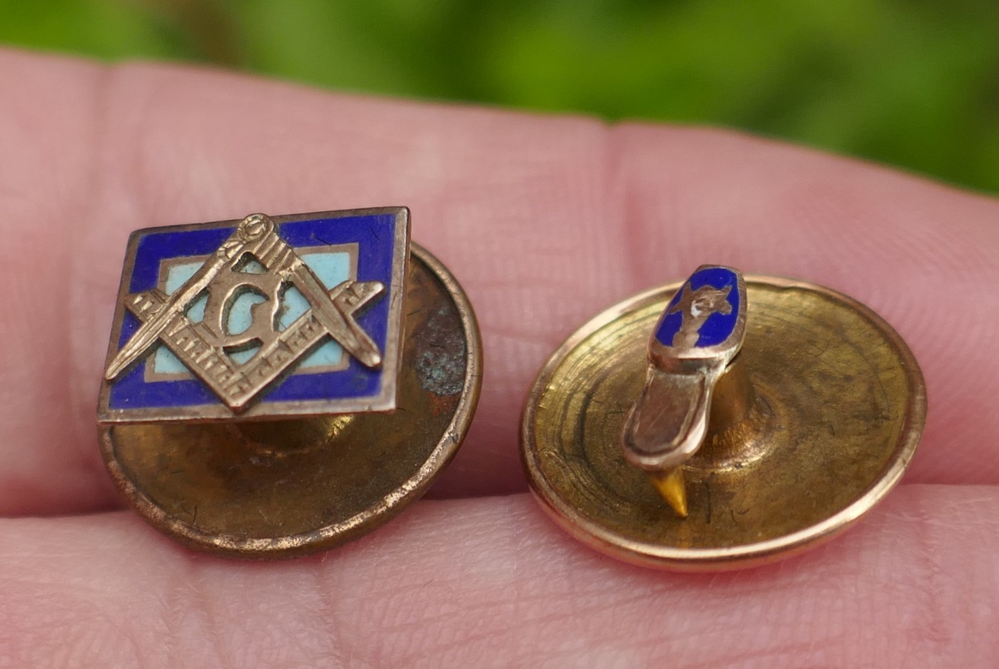 Ant. Lot of 2 - 10k Freemasonry Blue Slipper and Masonic Square & Compass Pin\'s