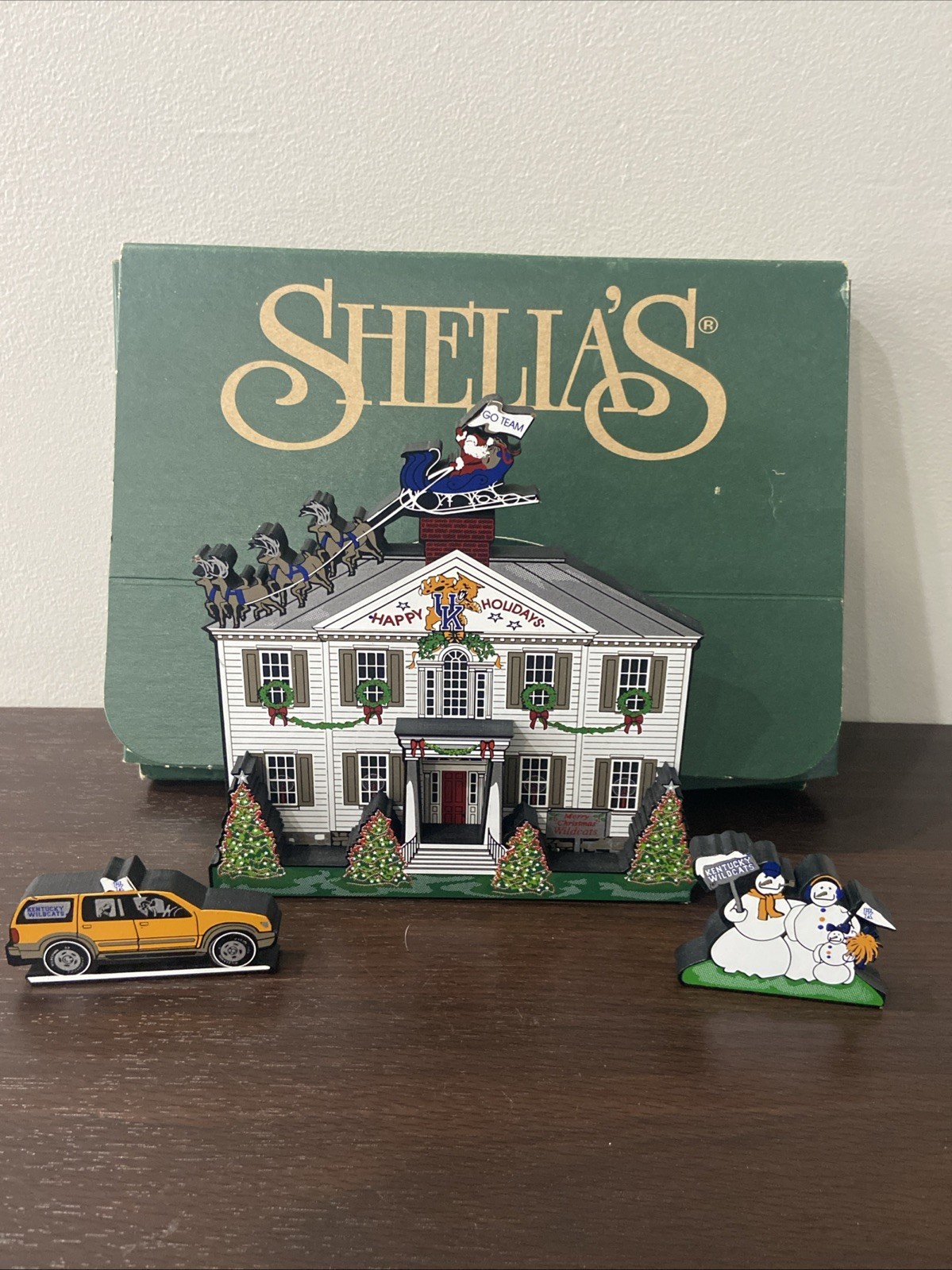 2002 Shelia\'s UK Wildcats Christmas Scene University Of Kentucky In Box