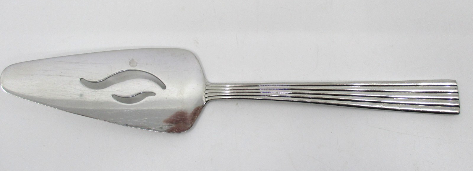 TOWLE  STAINLESS IONIC PIE SERVER - 9 7/8\