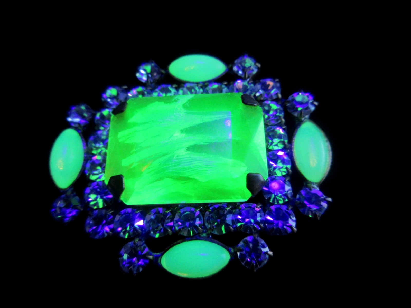 XL  Gorgeous Czech Vintage Glass Vaseline Uranium Rhinestone Button Collectable