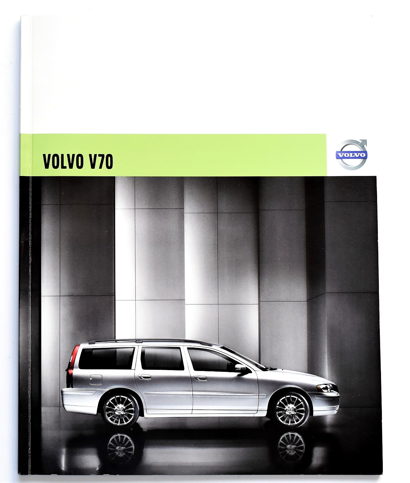 ORIGINAL 2007 VOLVO V70 SALES BROCHURE CATALOG ~ 38 PAGES ~ 8.5\