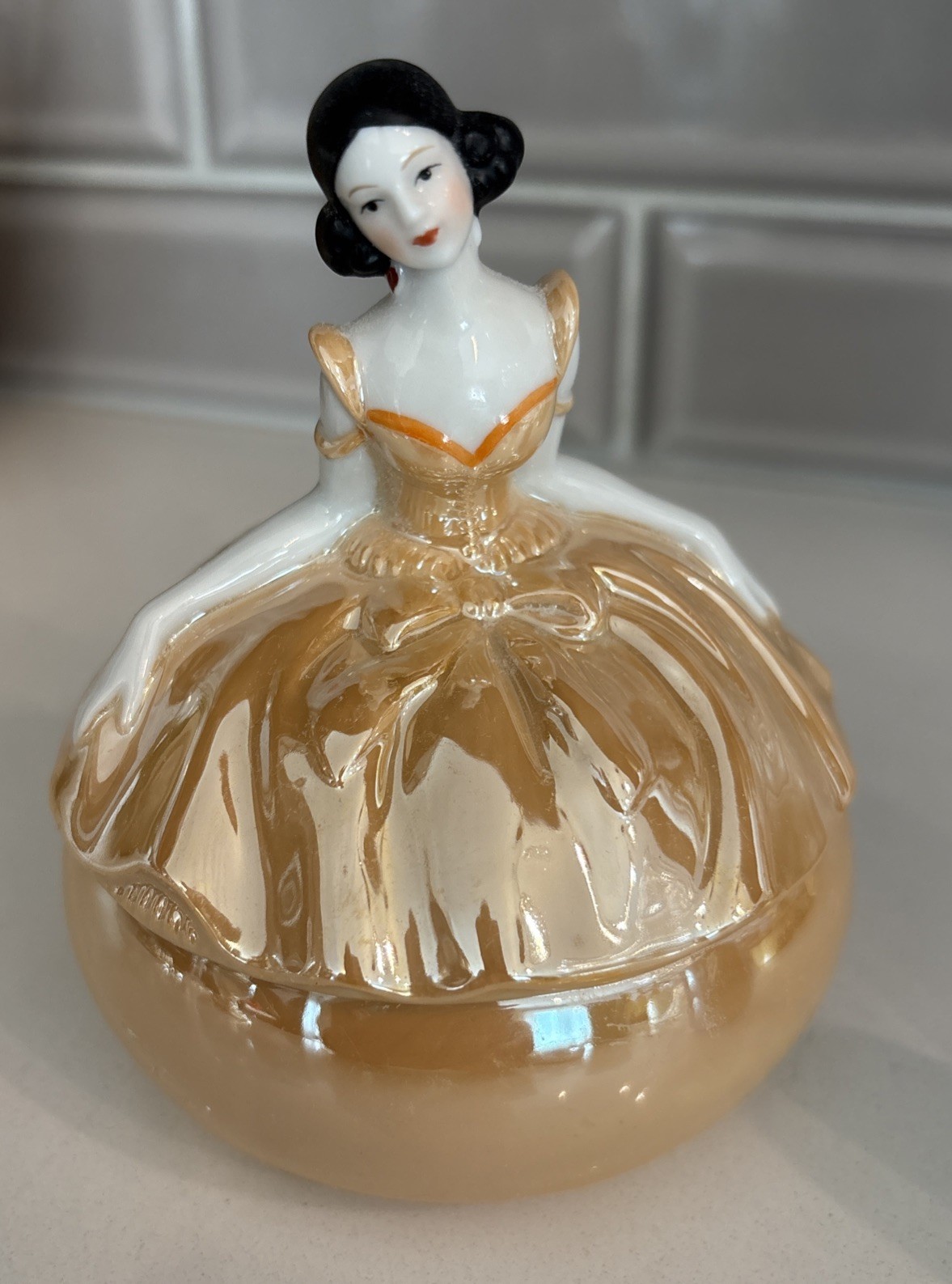 VTG Art Deco Porcelain Peach Lusterware Vanity  Trinket Or Powder Box Ex Cond