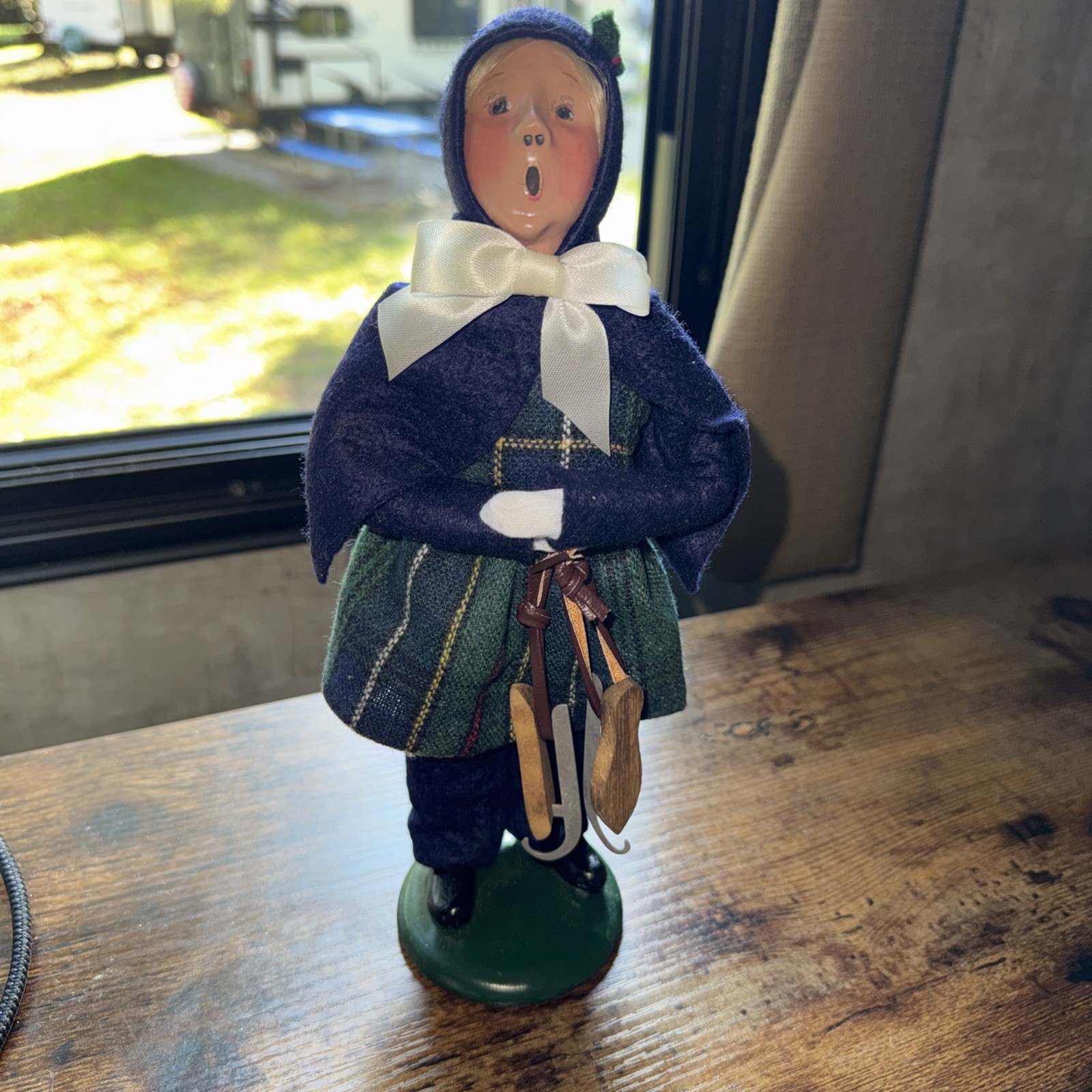 1990 Byers Choice Ltd The Carolers Young Girl Blue Coat Holding Ice Skates 10 1990 Byers Choice Ltd The Carolers Young Girl Blue Coat Holding Ice Skates 10
