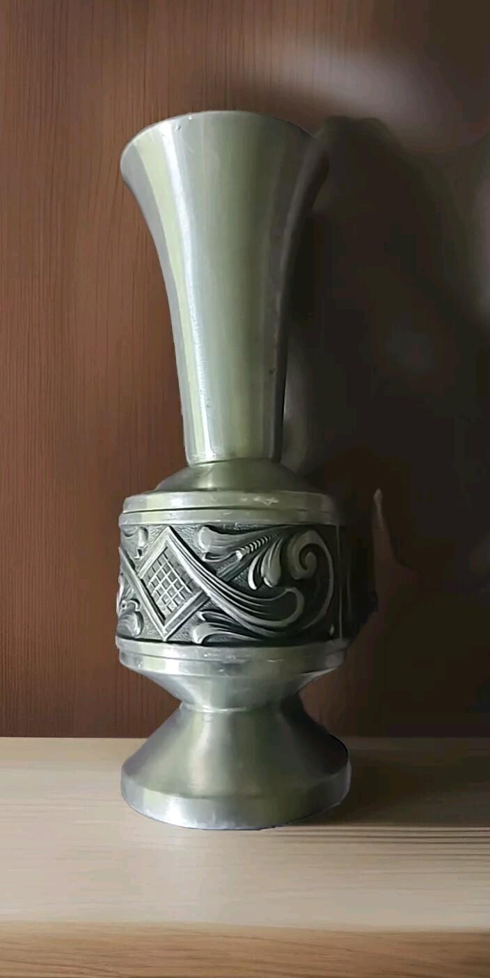 VTG NORWEGIAN SELANDIA PEWTER 5 5/8 INCH VASE ACANTHUS DESIGN NORWAY VTG NORWEGIAN SELANDIA PEWTER 5 5/8 INCH VASE ACANTHUS DESIGN NORWAY