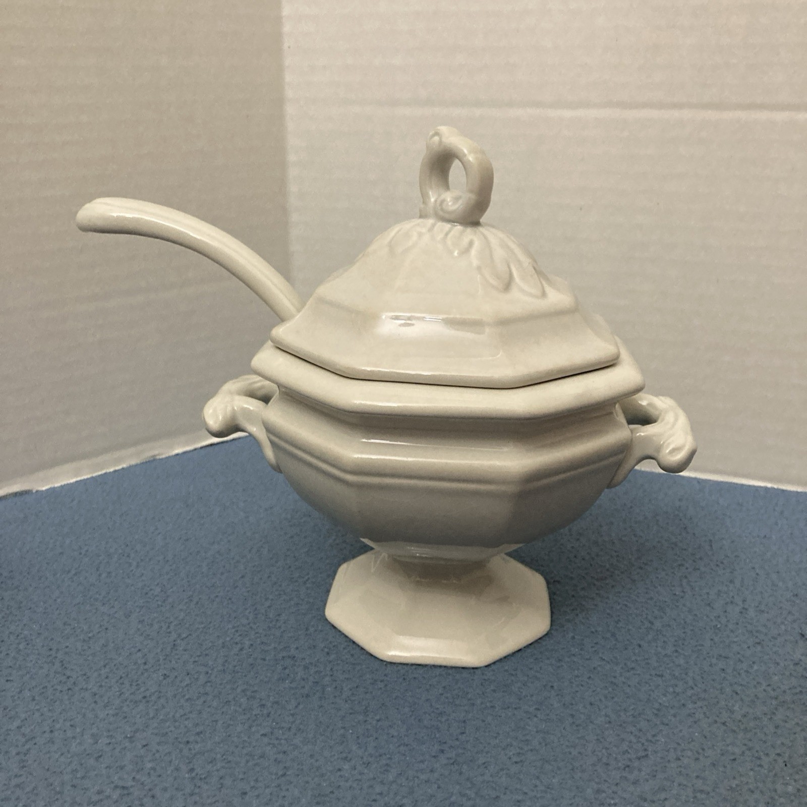 Williams-Sonoma Antique White 2011 Individual Soup Tureen w/Ladle Spoon