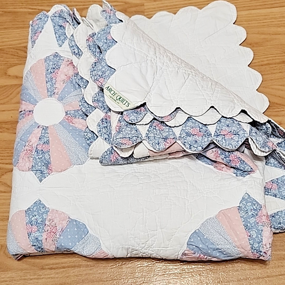 ARCH QUILT NY Pastel & Cream Dresden Plate Design 88” X 88” Vintage Hand Crafted