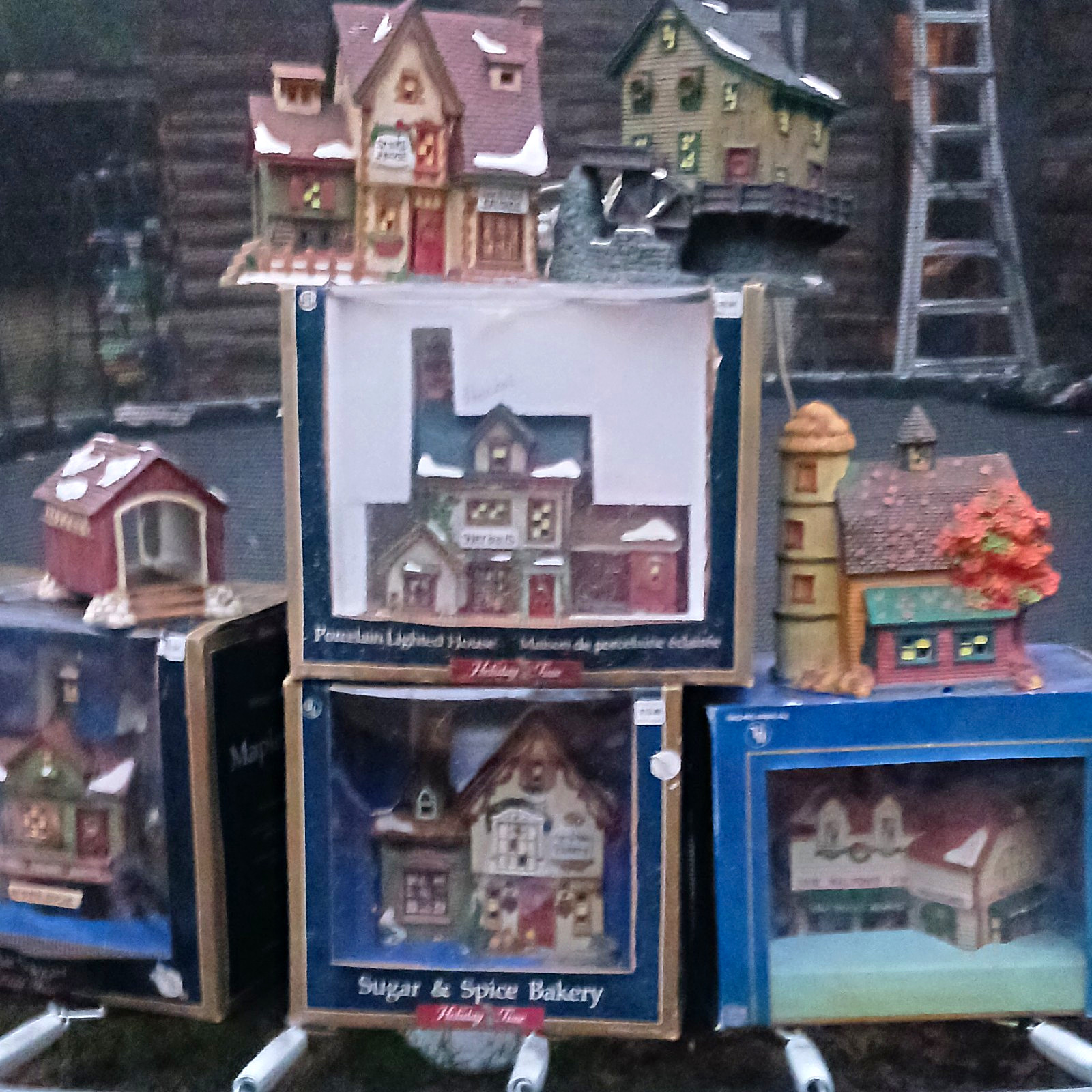 Holiday Time Sugar & Spice Bakery Village House Porcelain Lighted Box