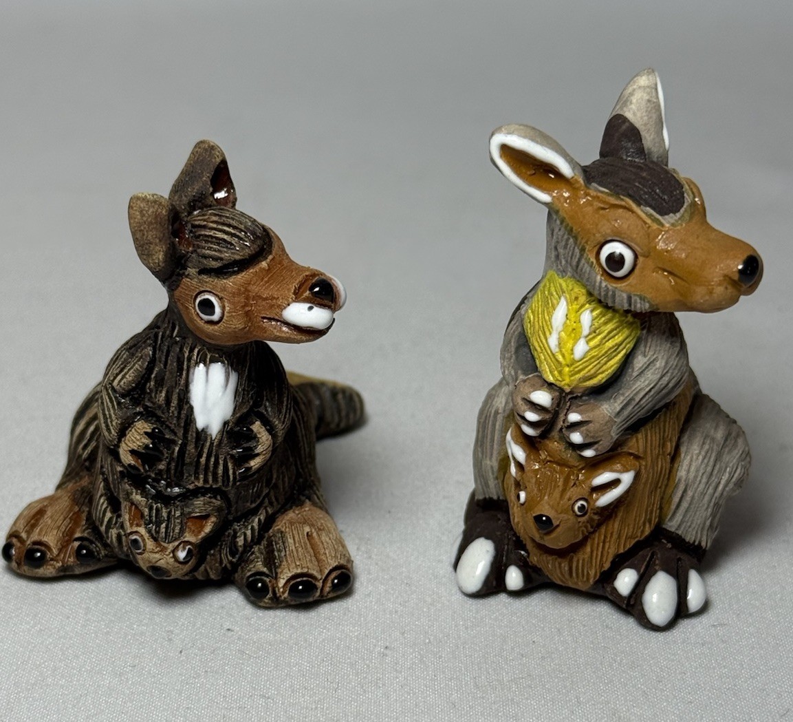 2 VTG Handcrafted  Peruvian Folk Art clay pottery kangaroo & joey figurines