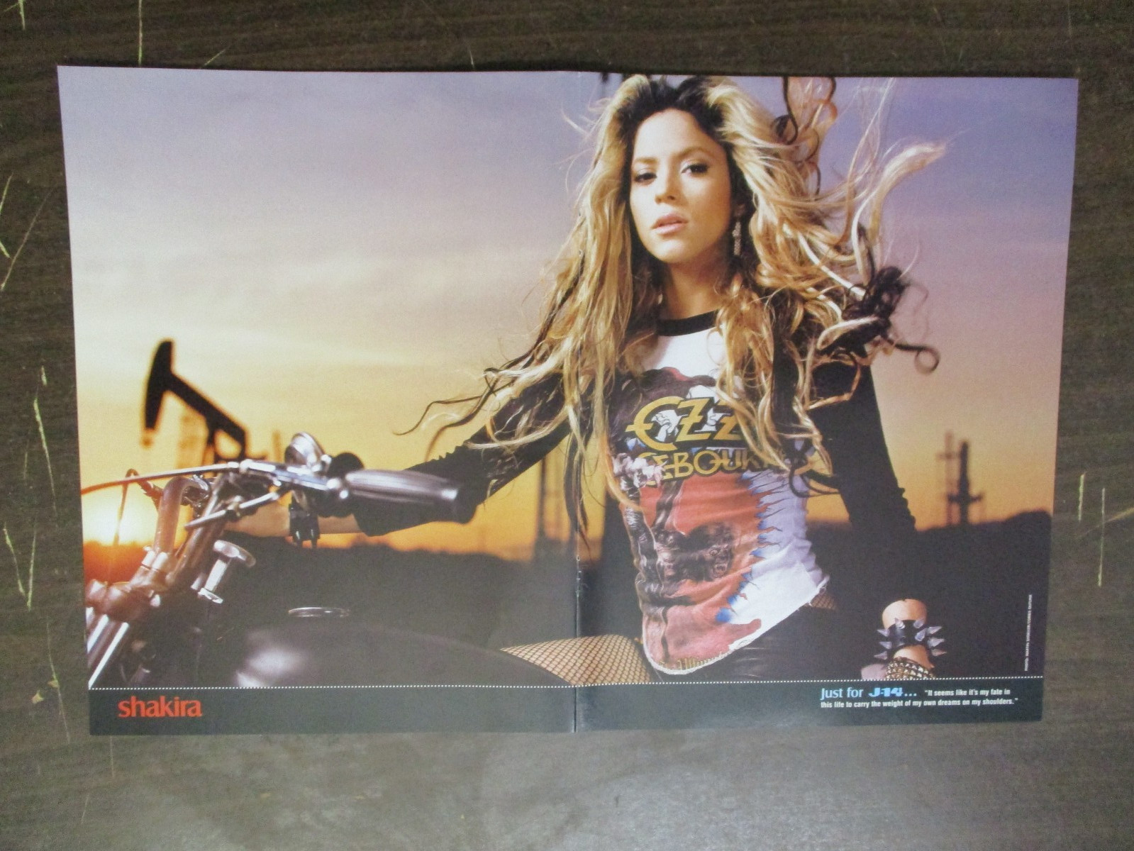 SHAKIRA ON MOTORCYCLE BI-FOLD CENTERFOLD PIN UP J-14 TEEN MAGAZINE CLIPPING N90