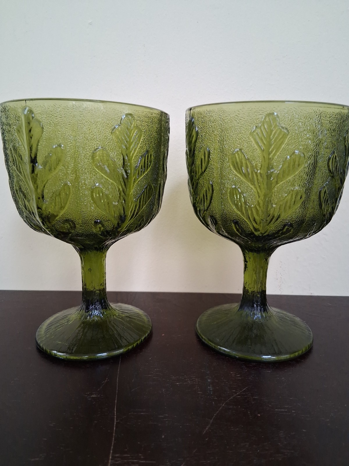 Set of 2 Vintage FTD Green Glass Leaf Pattern Goblet Stemware Floral Round 6.25” Set of 2 Vintage FTD Green Glass Leaf Pattern Goblet Stemware Floral Round 6.25”