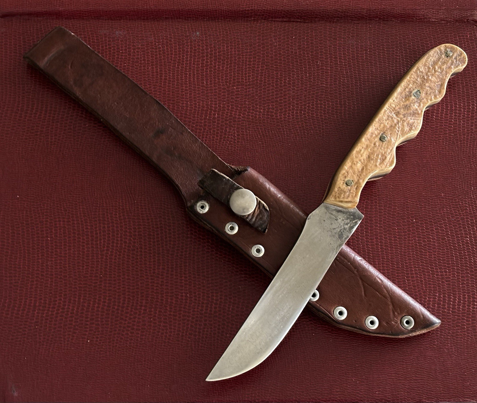 CUSTOM KNIFE 1940’S - 1950’S UNIQUE DESIGN & ORIGINAL SHEATH - ESTATE SALE CUSTOM KNIFE 1940’S - 1950’S UNIQUE DESIGN & ORIGINAL SHEATH - ESTATE SALE