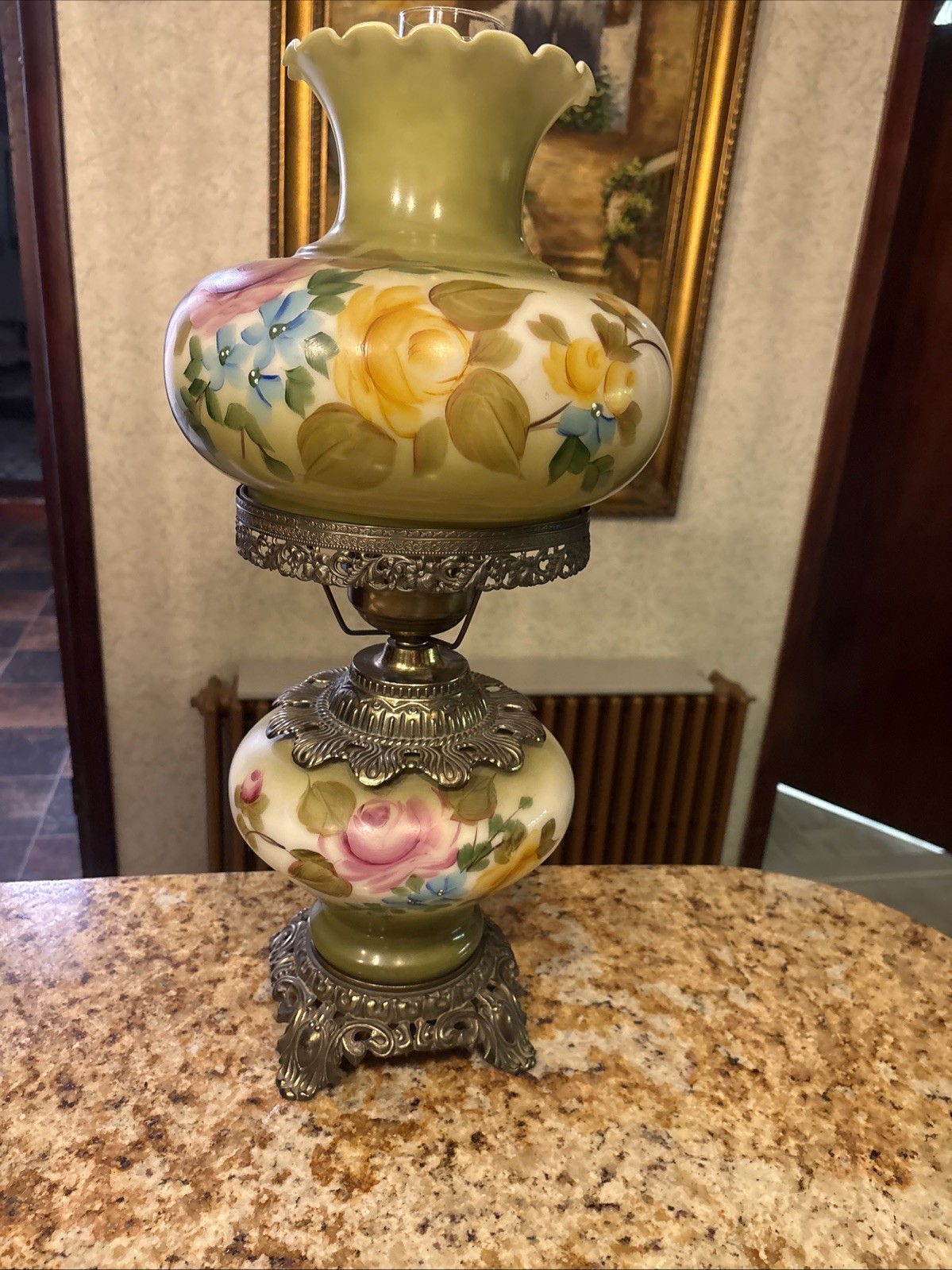 Gorgeous Vintage Gone With The Wind Hurricane 3-way parlor lamp 21” tall