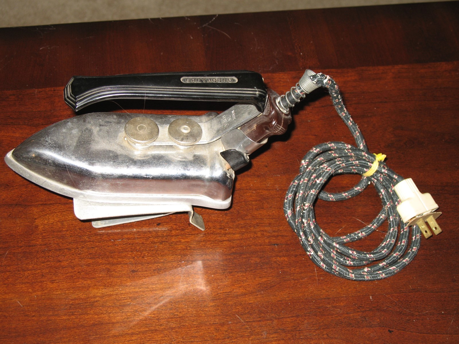 Vintage GREYHOUND Travel Iron