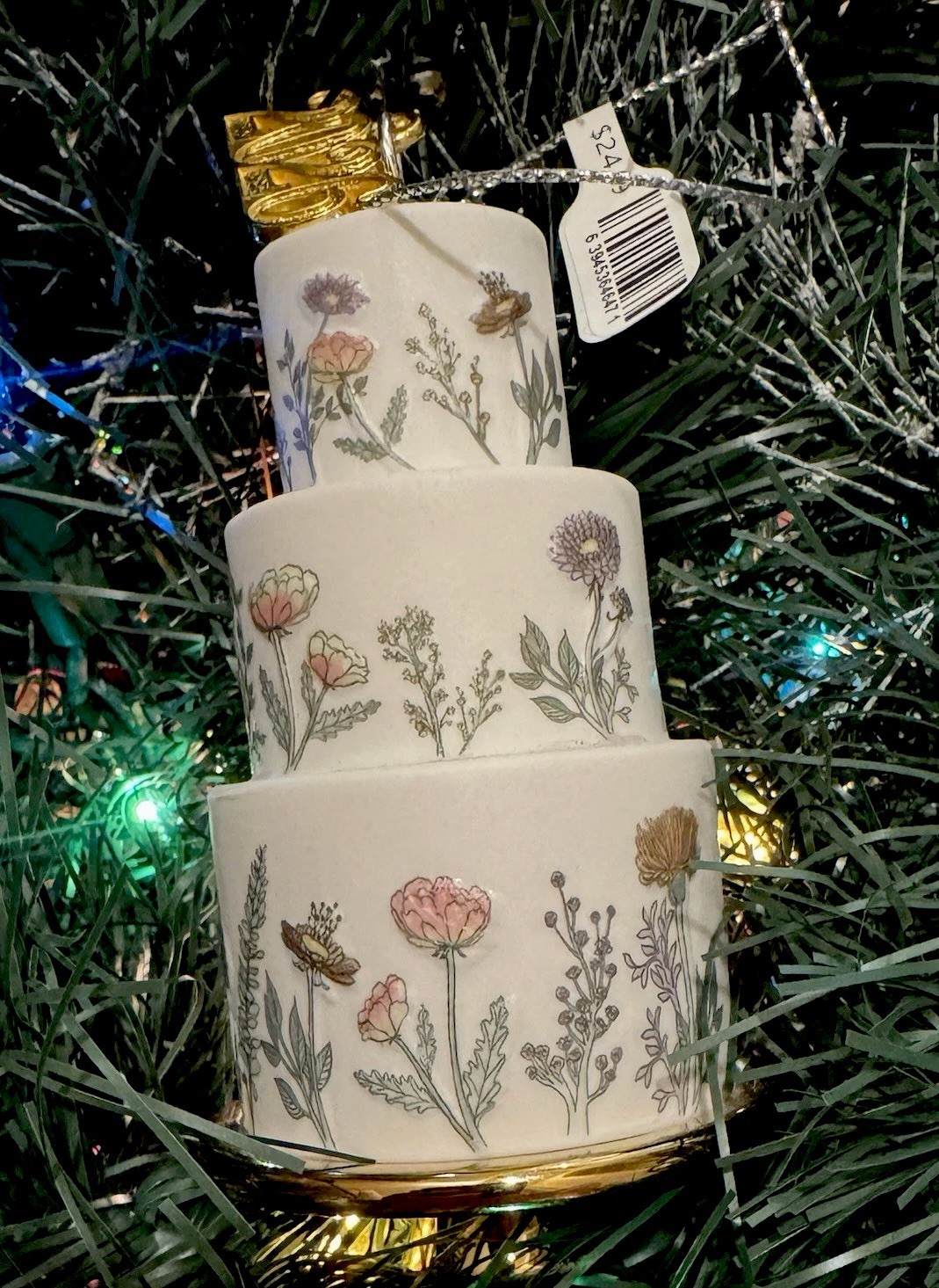 2026 Hallmark Gold Just Married 💒 Wedding Cake 🎂 Christmas Ornament, New w Tag