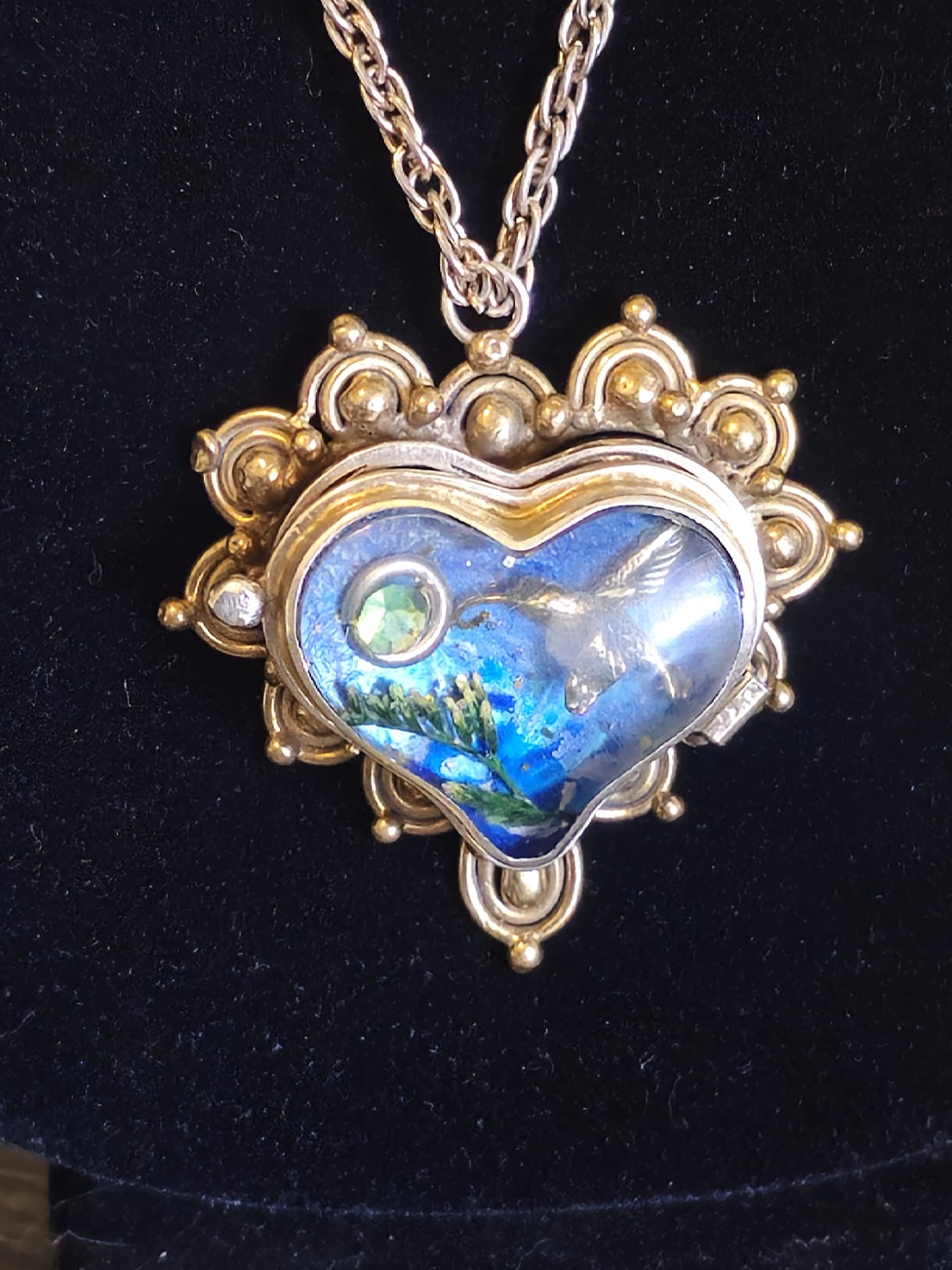Rare VTG Unique Shadow Box Hummingbird Locket Trinket Box Necklace BQ