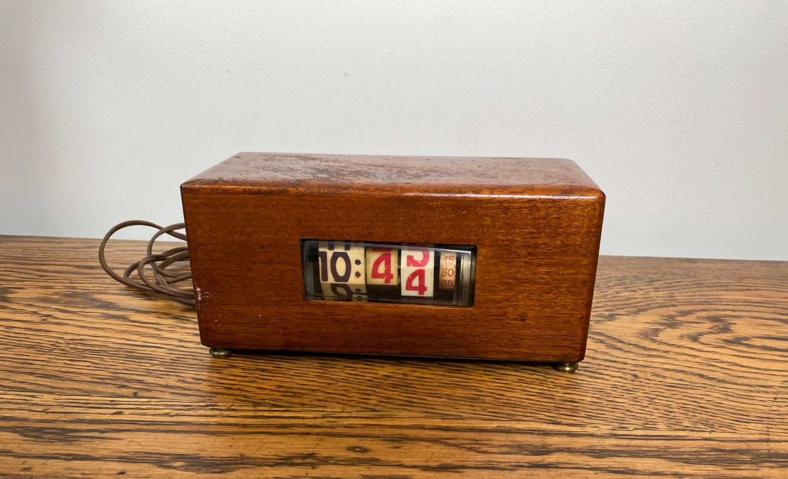 VINTAGE 1960'S WOODEN CASED TYMETER NUMECHRON AMERICAN ELECTRIC FLIP DESK CLOCK VINTAGE 1960'S WOODEN CASED TYMETER NUMECHRON AMERICAN ELECTRIC FLIP DESK CLOCK