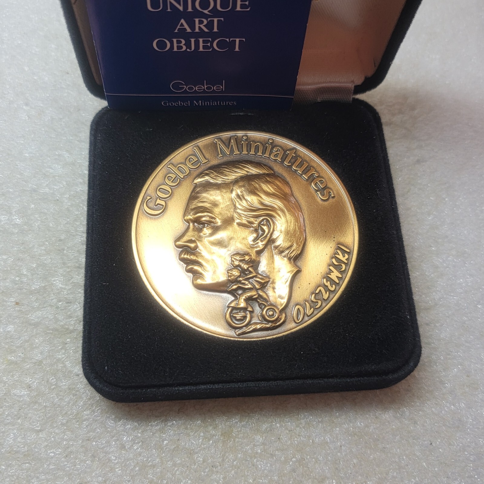 1988 Goebel Robert Olszewski Bronze Medallion 955-B Art of Miniatures Boxed