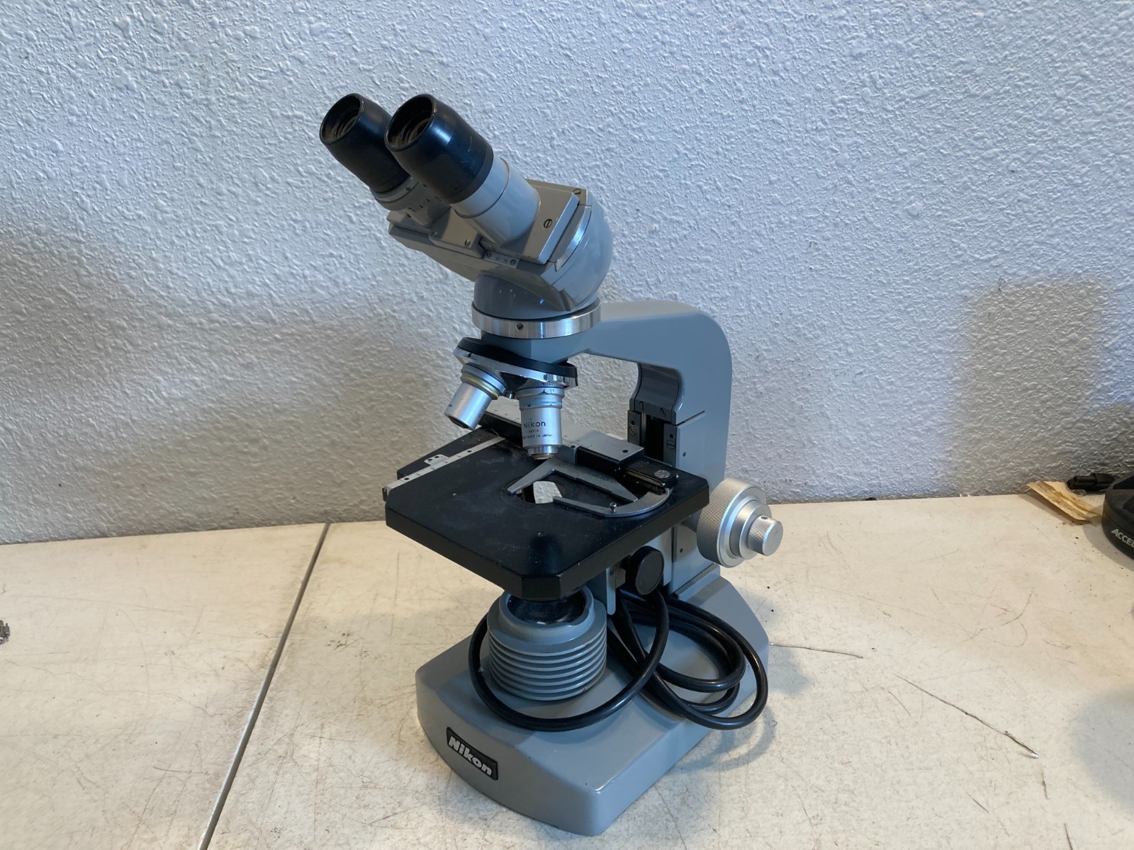 Vintage Nikon Binocular Laboratory Microscope Mechanical Stage Japan 4X 40X Ph