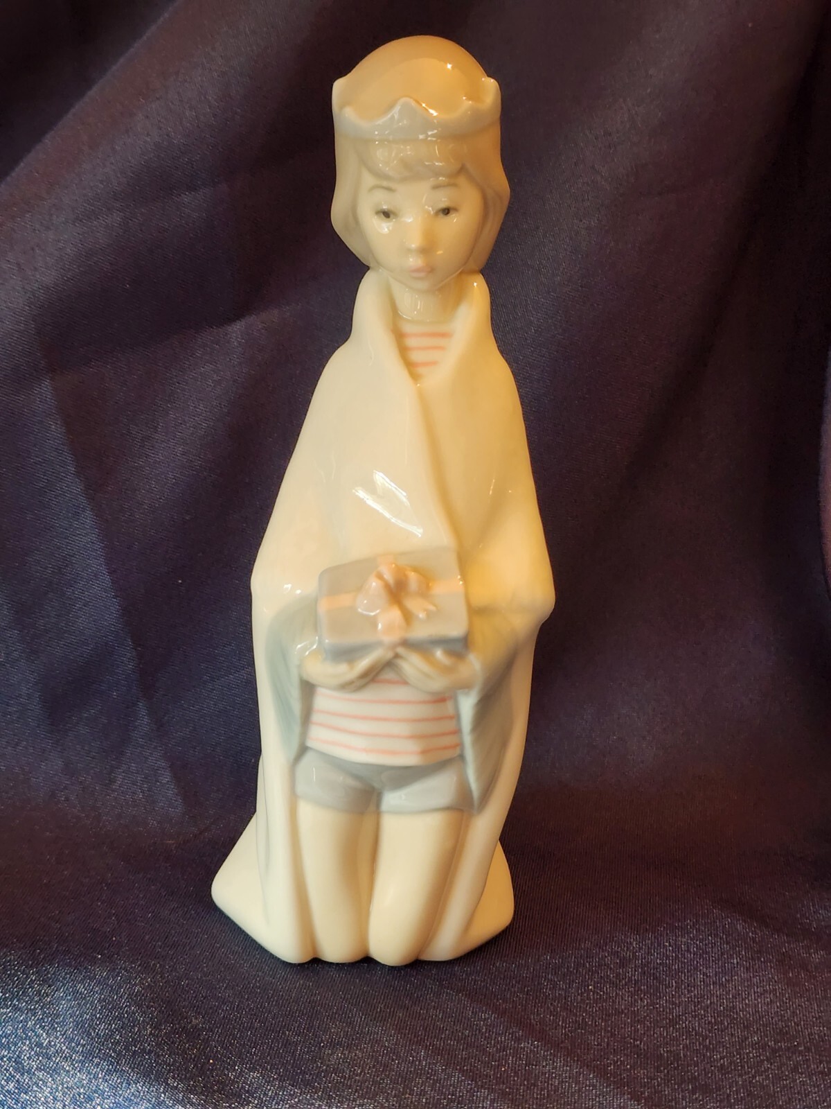 Vintage Lladro YOUNG KING MELCHIOR Nativity Figurine #4675, 1977 Blue Bellflower