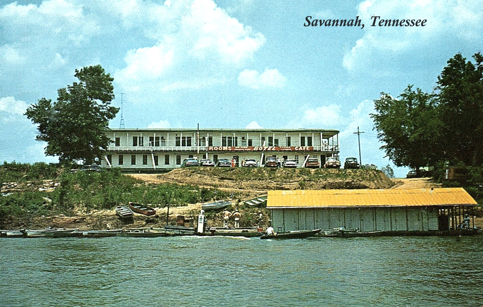 Savannah Tennessee ~ Botel Lodging Cafe, Boats, Gas Pumps ~ Postcard COPY #83276
