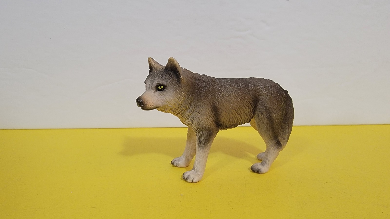 Schleich Female Wolf 14249 Wild Forest North American Animal retired 2003-2009