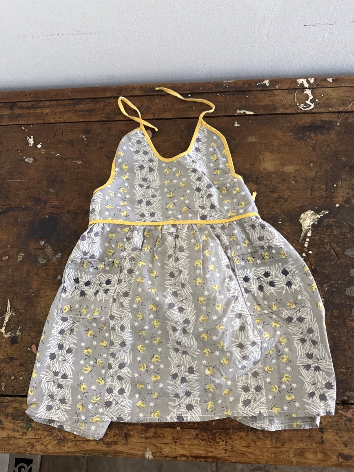 Vintage Toddlers Child’s Apron Grey White Yellow Flowers Cottage Core Pockets