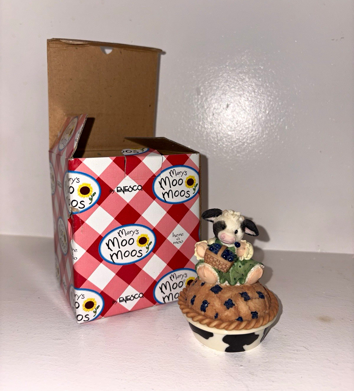 Enesco Mary’s Moo Moos Cow Pies Blueberry “You’re Berry Special” #468983 Box Enesco Mary’s Moo Moos Cow Pies Blueberry “You’re Berry Special” #468983 Box