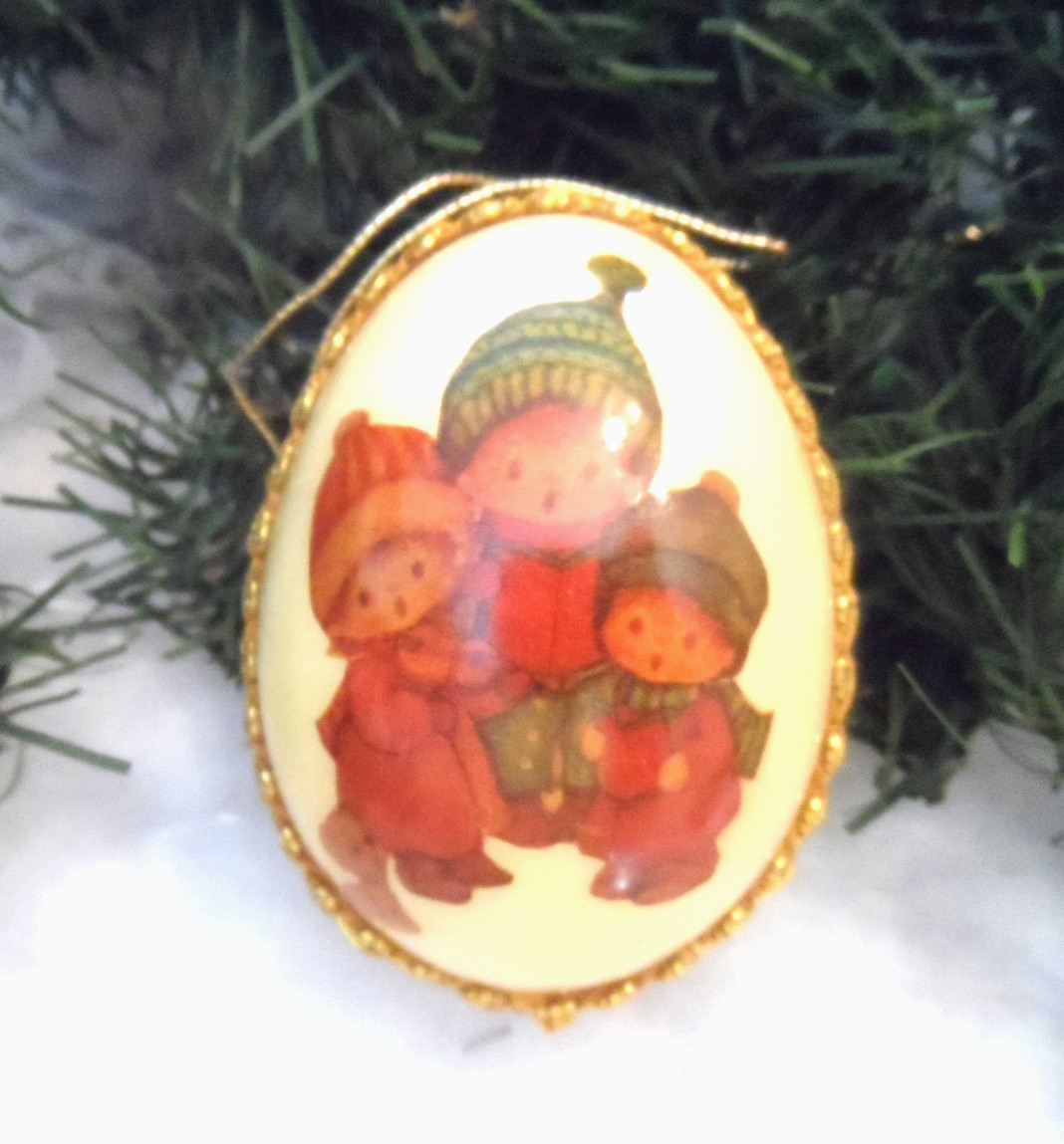 Handmade Vintage-REAL EGG DECOUPAGE, 3 YOUNG CHILDREN DRESSED FOR WINTER -2-3/4