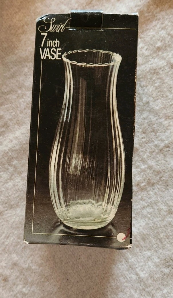 VTG NIB 7 Inch Spring Swirl Crystal Collection Bud Vase Elegant Modele Europeen
