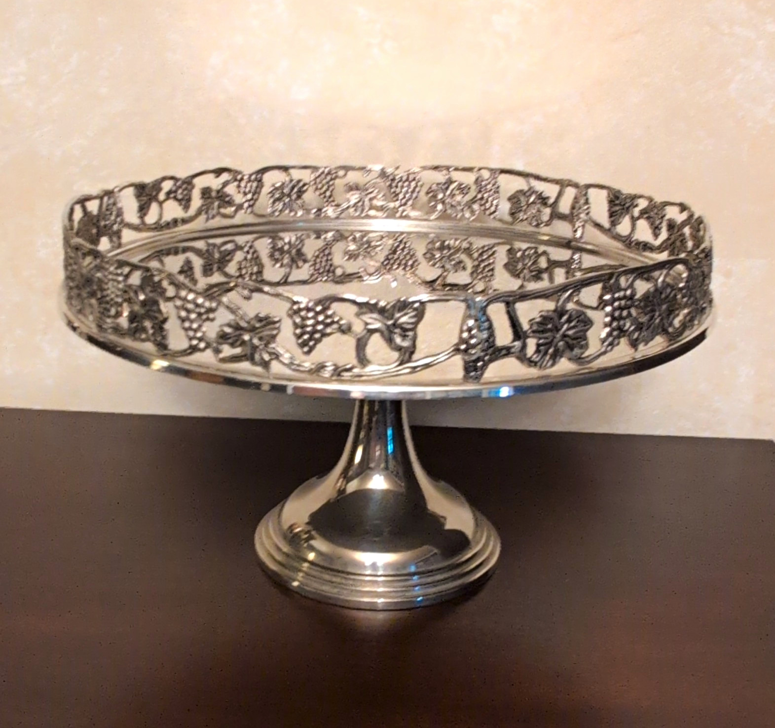 Vintage Godinger Silver Plated Pedestal Round Cake Stand Grape Vine 12