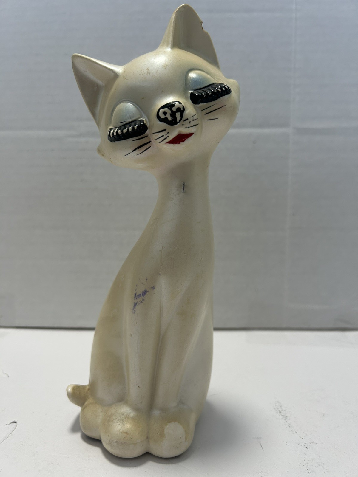 Japanese Chase  eyelash Cat Figurine (READ)
