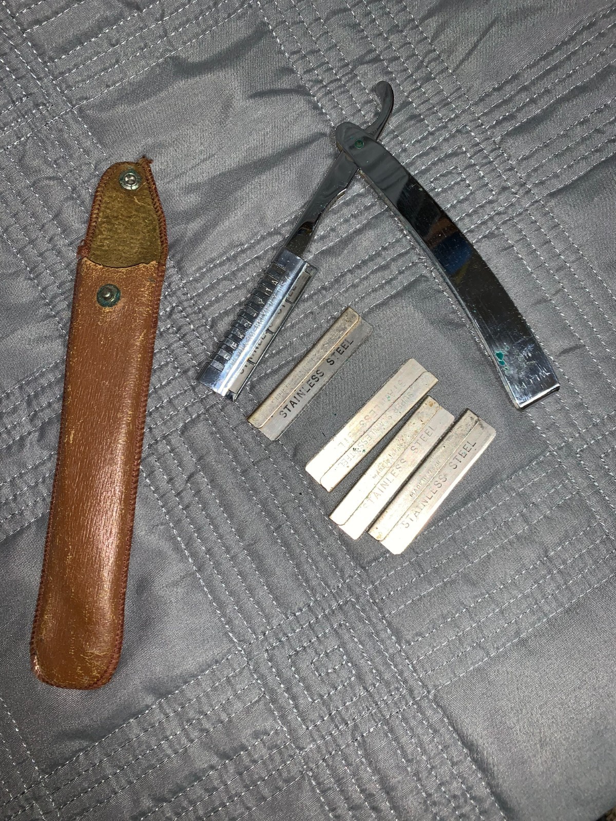 Koren War Shaving Straight  Razor w/ Blade\'s Army Issue Vintage 1950s W/Case