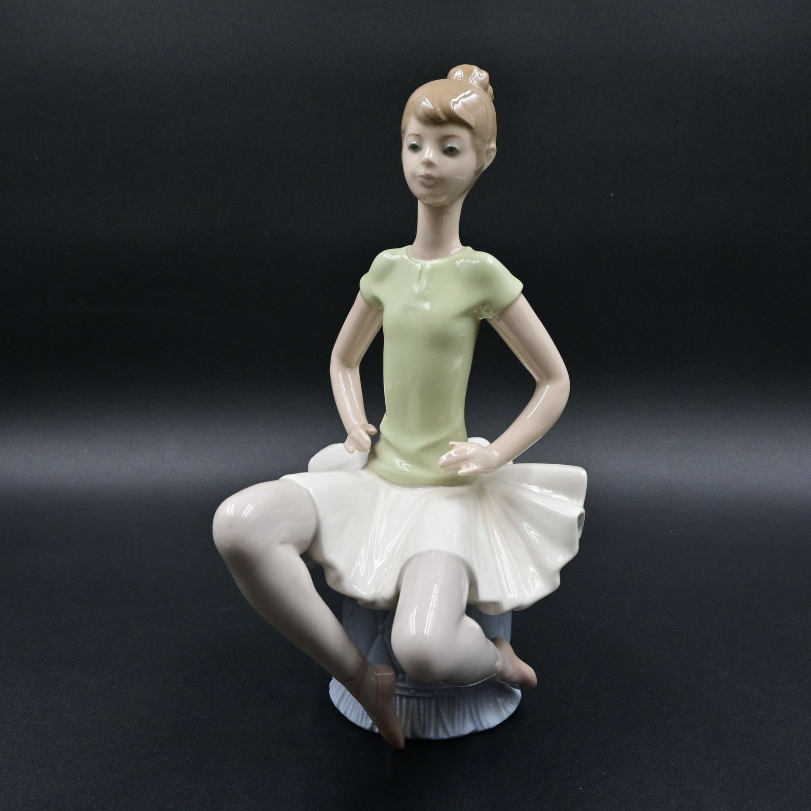 Lladro Laura Sitting Ballerina Figurine 1360 Retired Glazed Porcelain Spain 9\