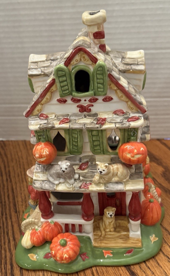 AVON Autumn's Glow Tea Light Cat House By Luminous Treasures Fall/Halloween 2002