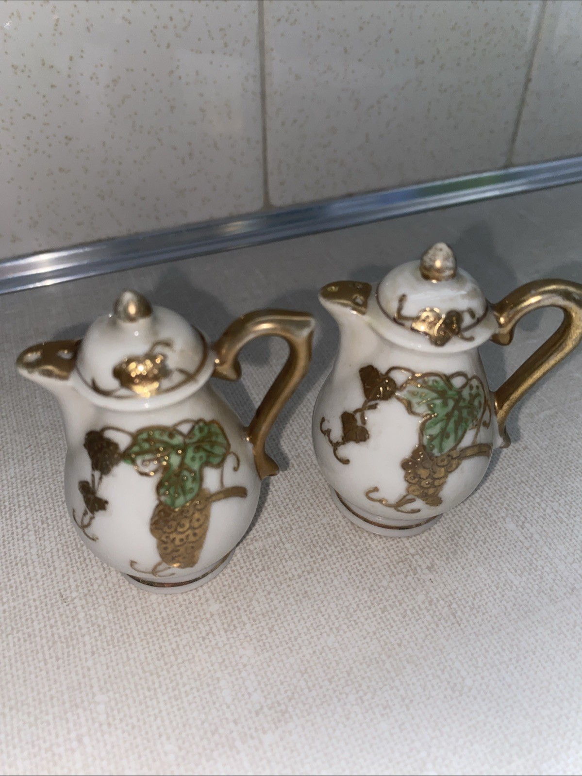 Japan Porcelain Teapot Shaped Salt & Pepper Shakers 22k Gold Souvenir VTG