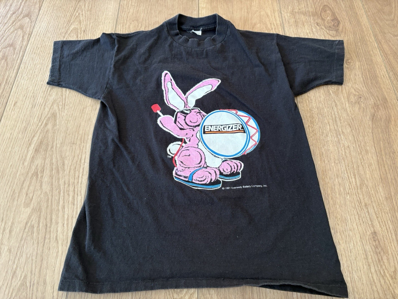 EverReady Battery Energizer Bunny Nothing Lasts Longer 1990s T-Shirt Size Medium