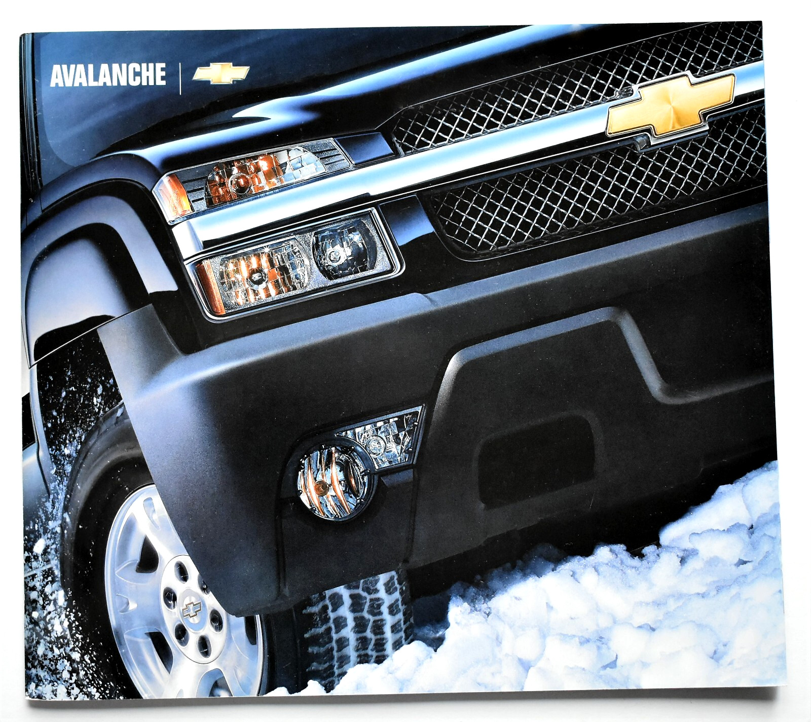 ORIGINAL 2004 CHEVROLET AVALANCHE SALES BROCHURE ~ 38 PAGES~ 11.25