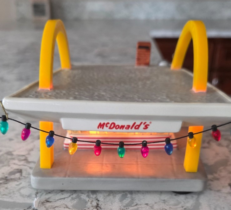 Christmas McDonald\'s Classic Lighted Ceramic Sculpture McMemories Restaurant 96 Christmas McDonald\'s Classic Lighted Ceramic Sculpture McMemories Restaurant 96