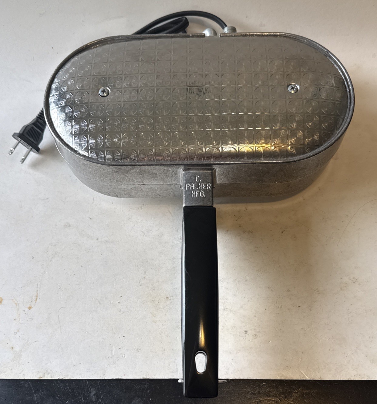 C. Palmer Extra Thin Pizzelle Iron, Model 7500, Electric Pizelle Maker New