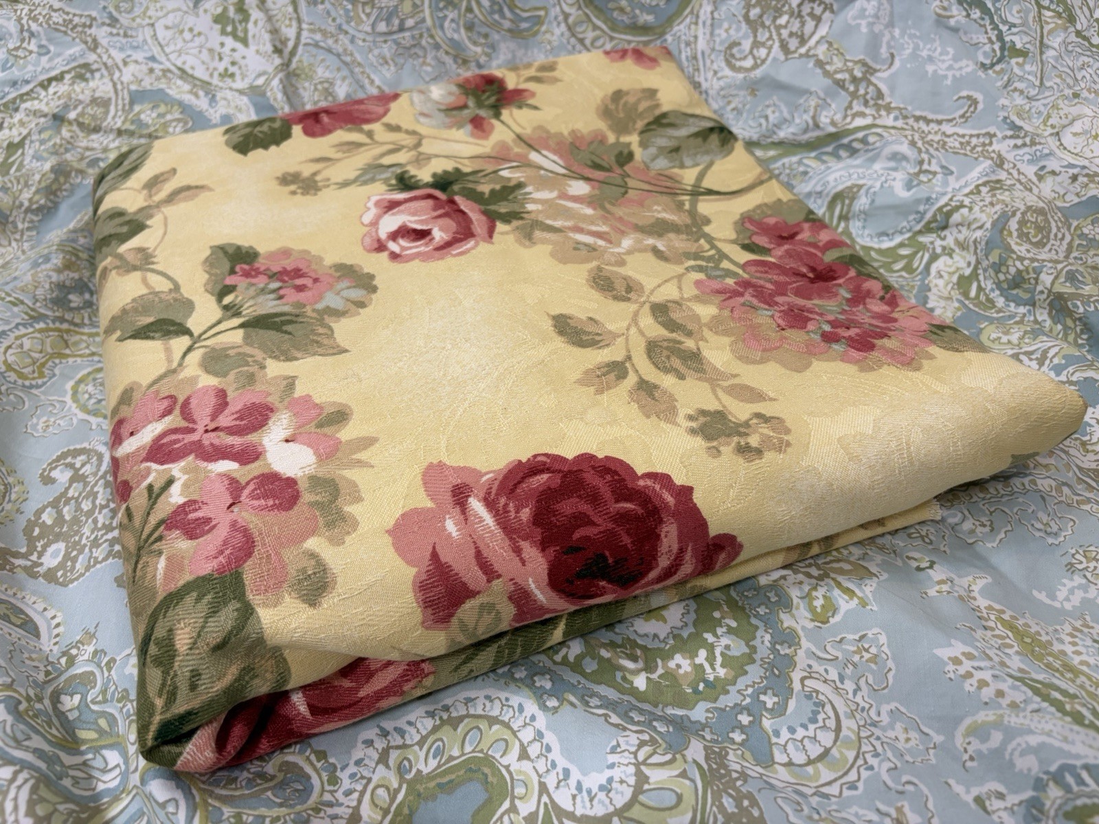 Vintage 1997 Richloom Floral Fabric Upholstery Drapery 6 Yards 54” W NOS Remnant Vintage 1997 Richloom Floral Fabric Upholstery Drapery 6 Yards 54” W NOS Remnant