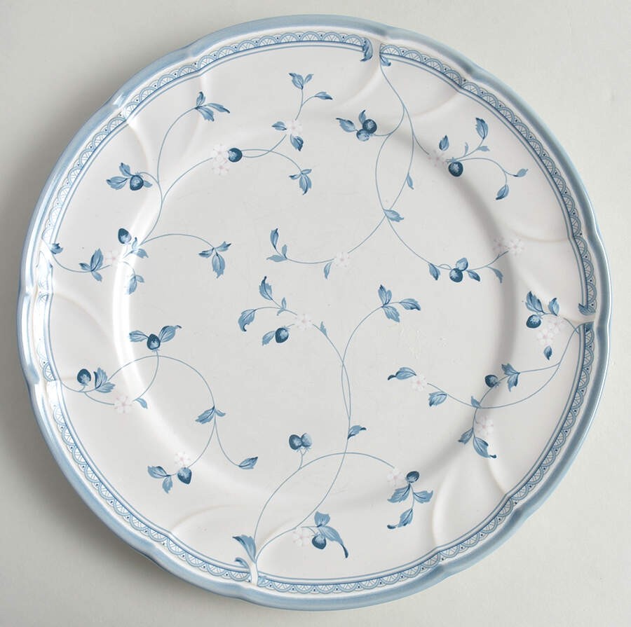 Noritake Strawberry Delight Dinner Plate 468124