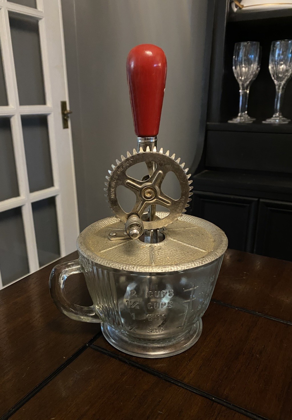 Antique 1923-29 A&J Egg Beater Hand Mixer w/Glass 2 Cup Pitcher Red Handle VG