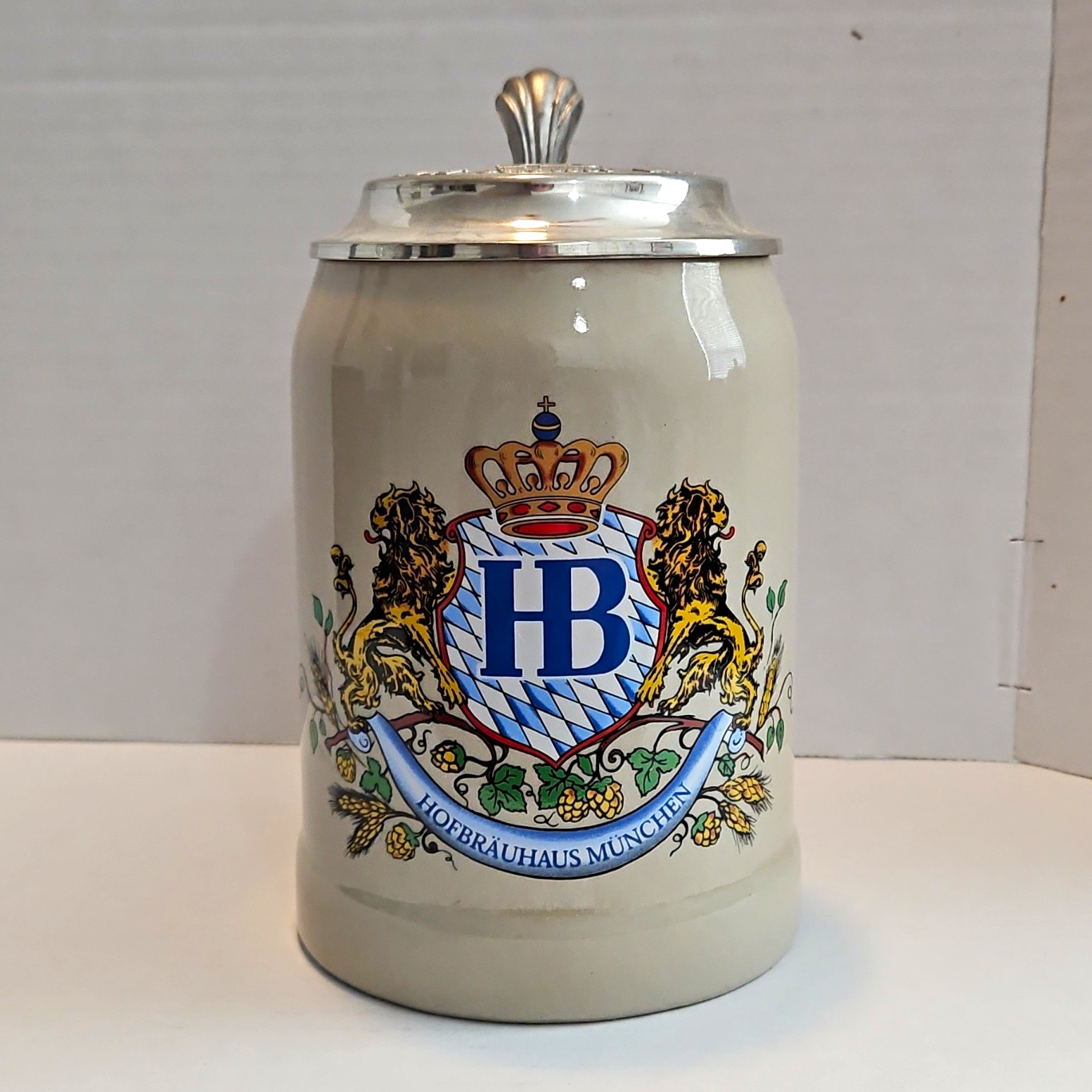 Hofbräuhaus München HB German 0.5L Lidded Beer Stein Ceramic Mug Metal Lid