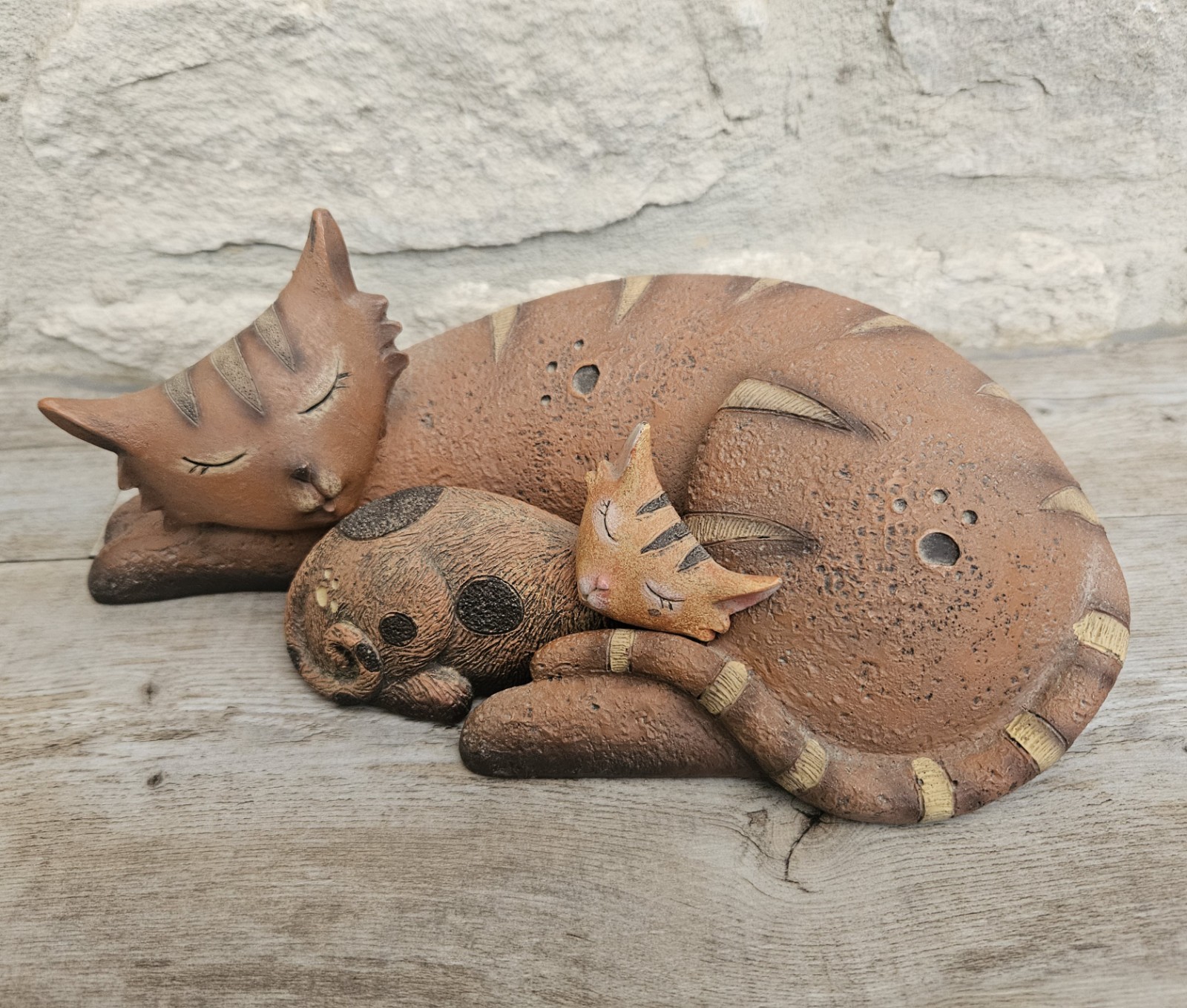 Vintage Shudehill Large Sleeping Cat with her Kitten Ornament Resin