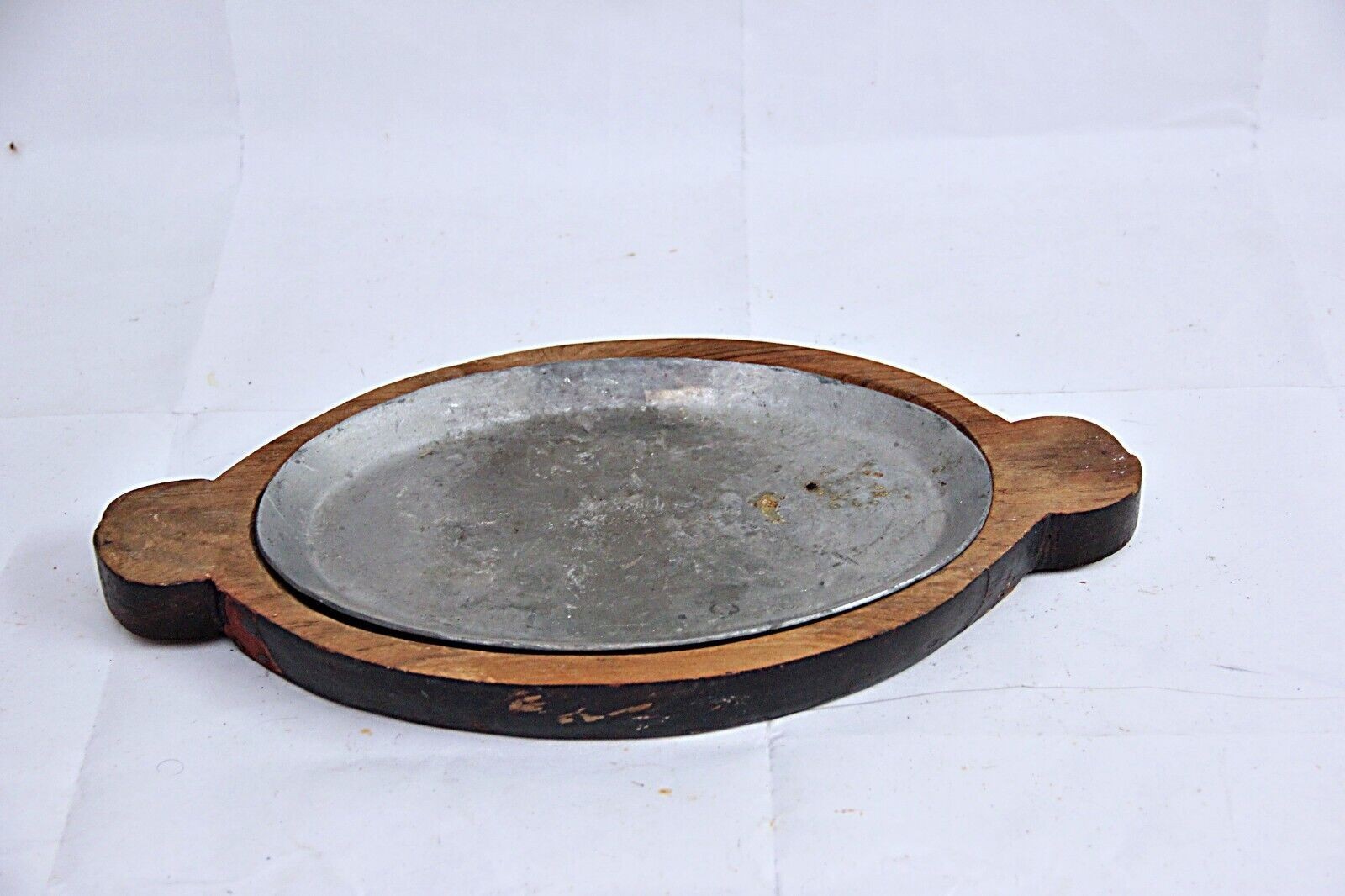 Vintage Oval Cast Iron Sizzler Pan with Wooden Base - kitchen Collectible India