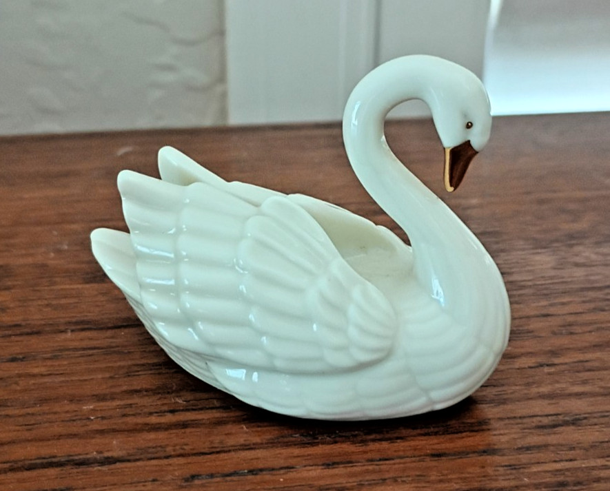 Vintage Lenox Porcelain Swan Place Card Holder Cake Topper Ivory