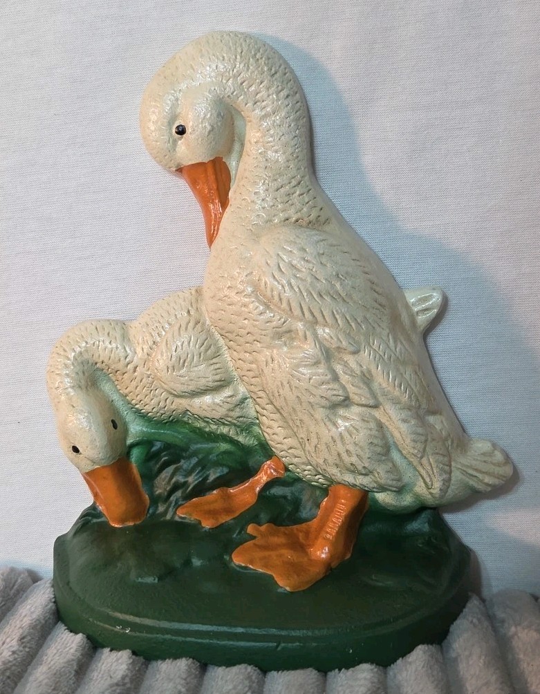 Vtg Metal Cast Iron Duck / Goose Door Stop Bookend Farmhouse 2lbs 11oz Painted Vtg Metal Cast Iron Duck / Goose Door Stop Bookend Farmhouse 2lbs 11oz Painted